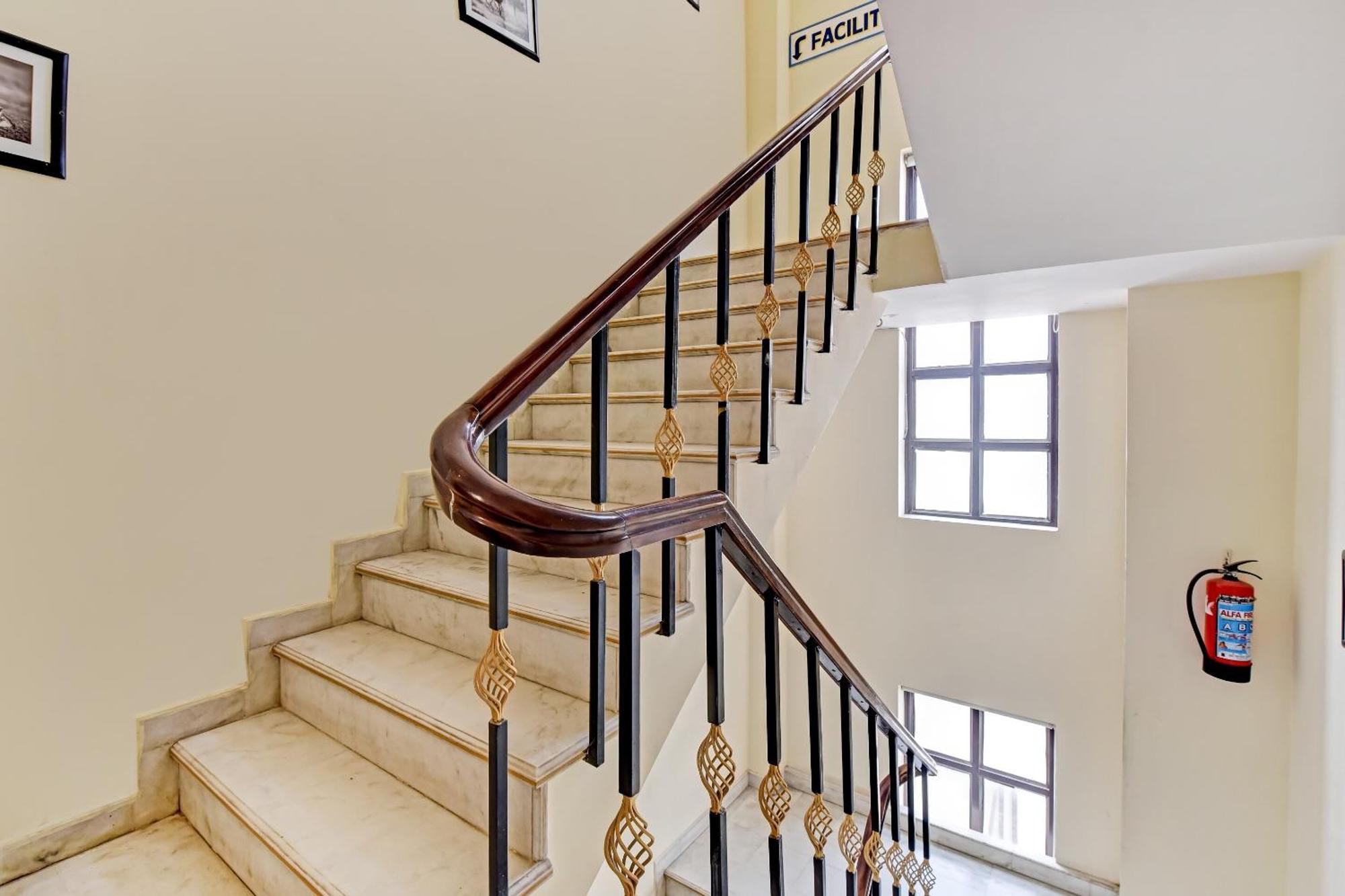 Collection O Hotel Four Boutique Kukas Εξωτερικό φωτογραφία