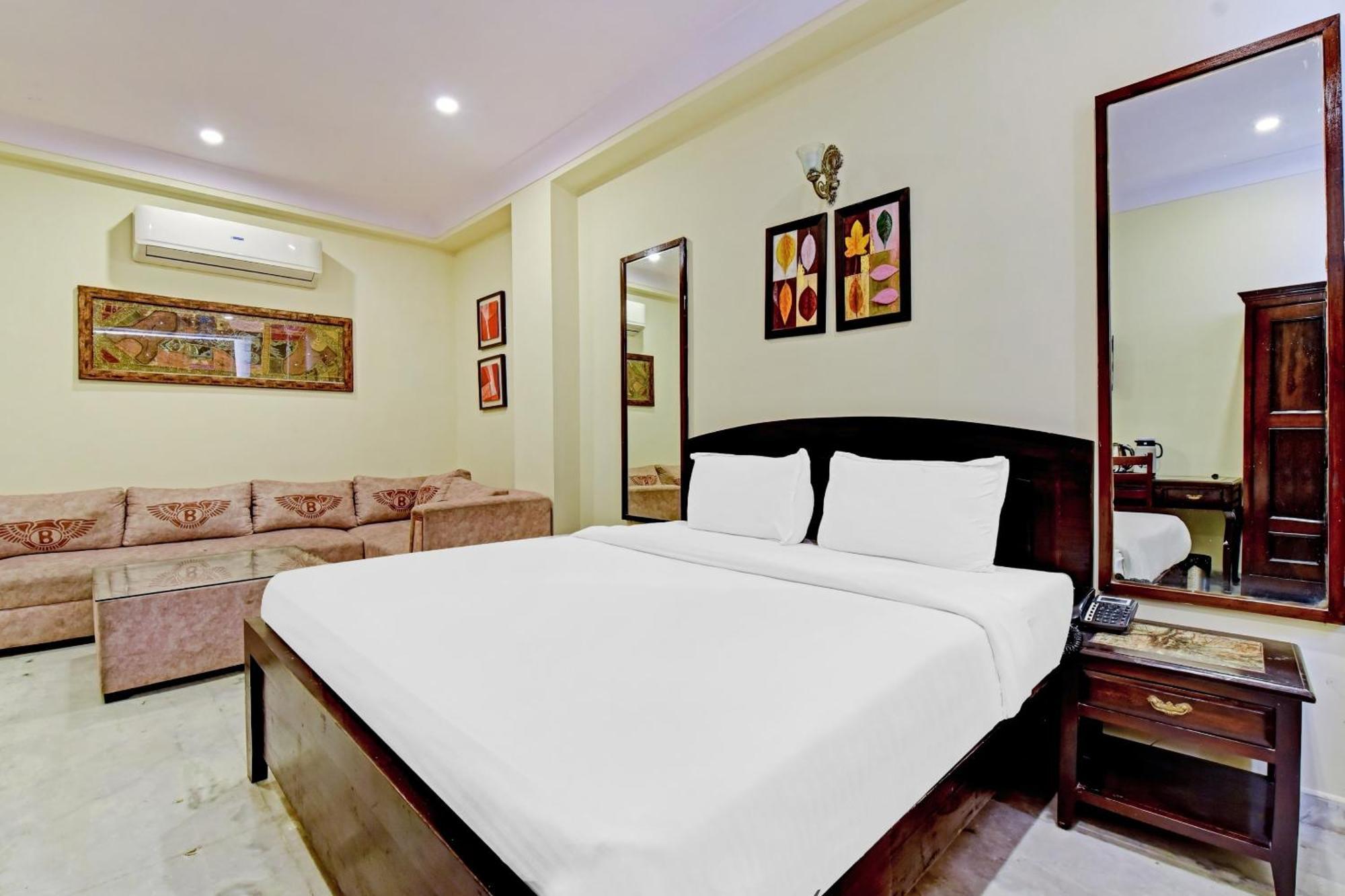 Collection O Hotel Four Boutique Kukas Εξωτερικό φωτογραφία
