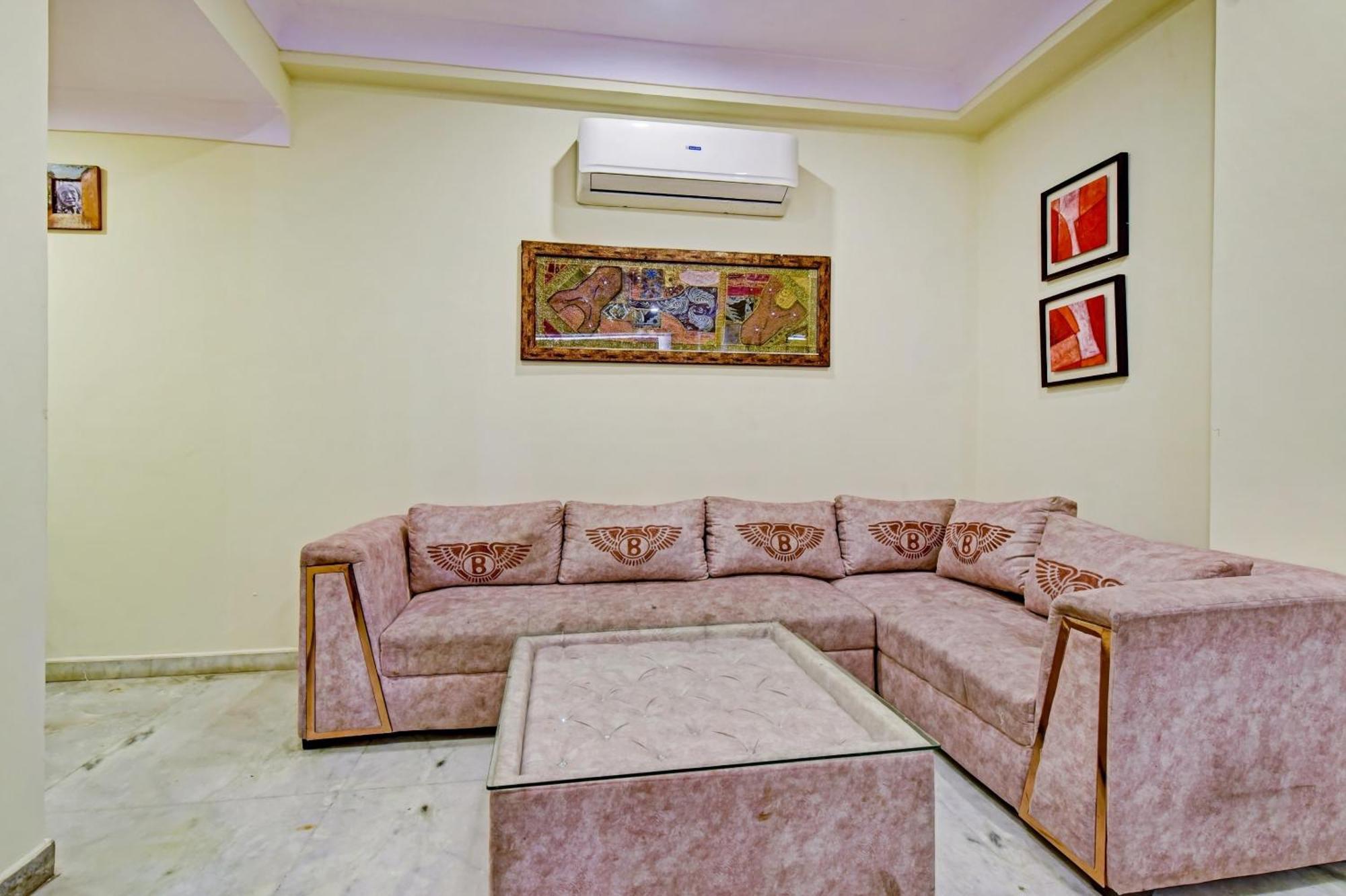 Collection O Hotel Four Boutique Kukas Εξωτερικό φωτογραφία