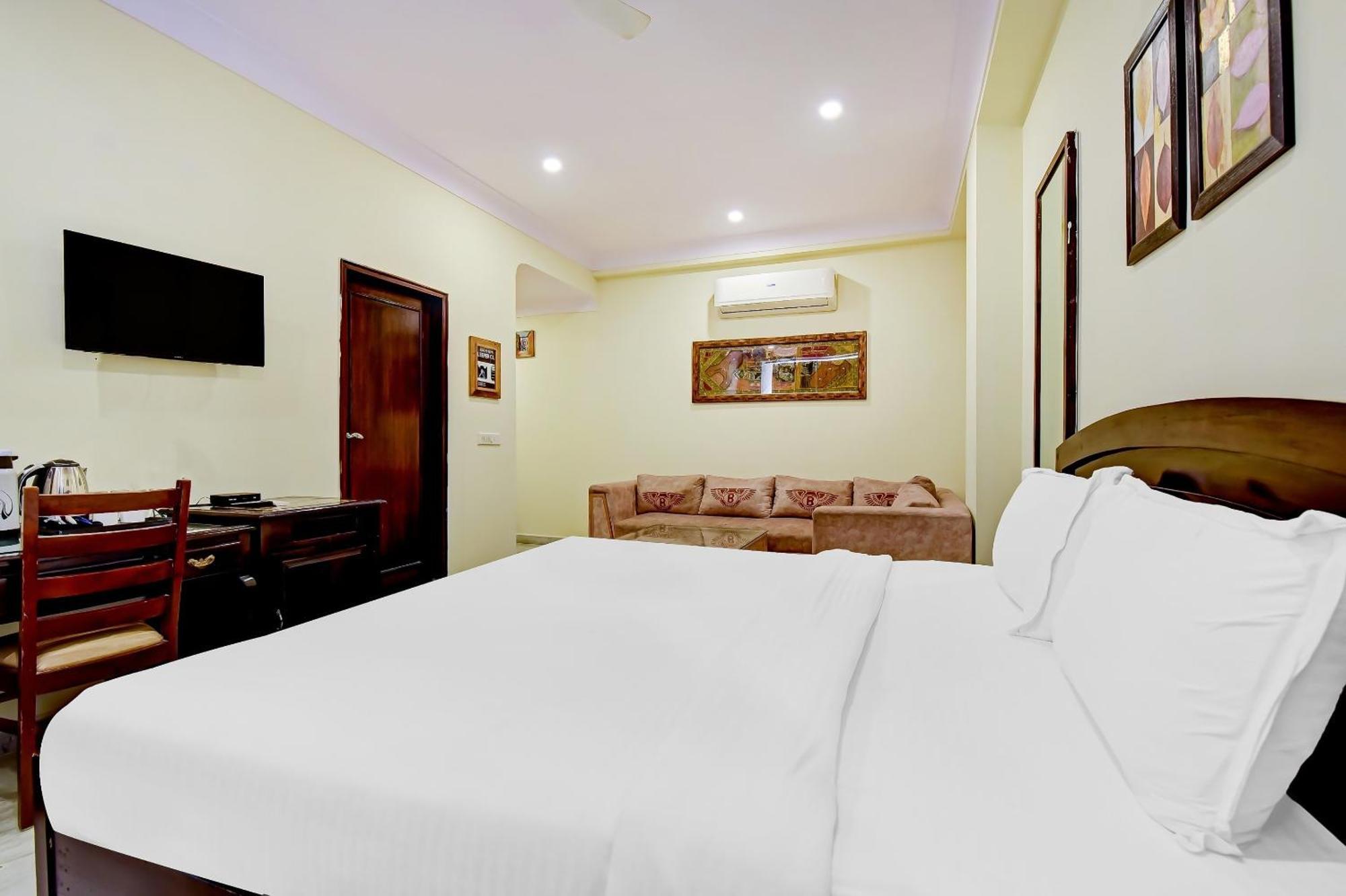 Collection O Hotel Four Boutique Kukas Εξωτερικό φωτογραφία
