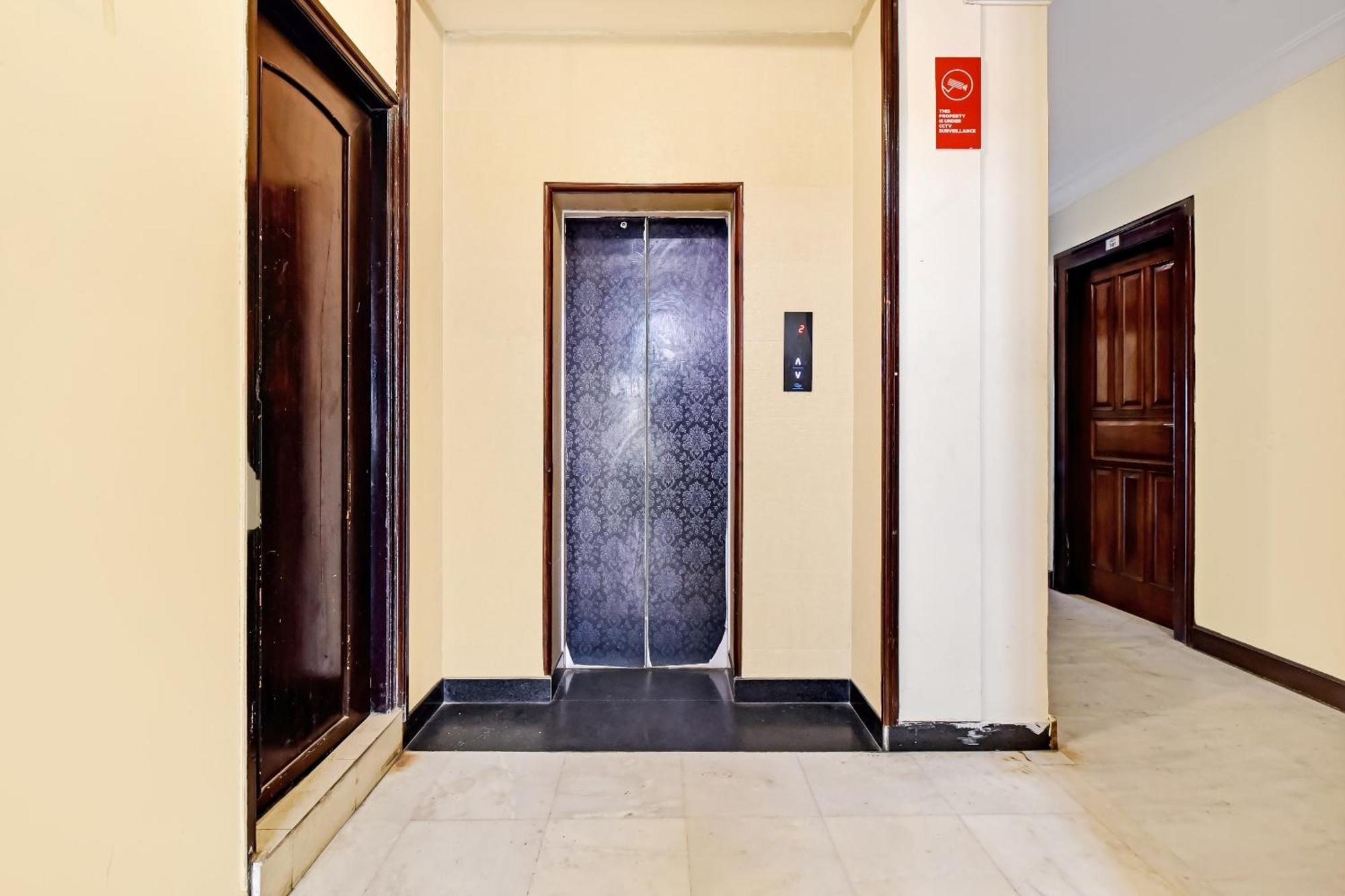 Collection O Hotel Four Boutique Kukas Εξωτερικό φωτογραφία