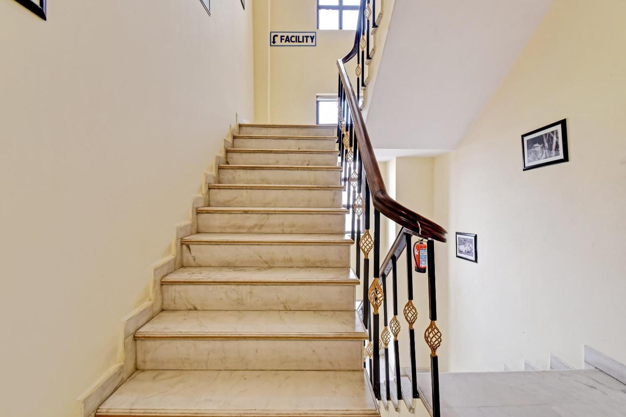 Collection O Hotel Four Boutique Kukas Εξωτερικό φωτογραφία