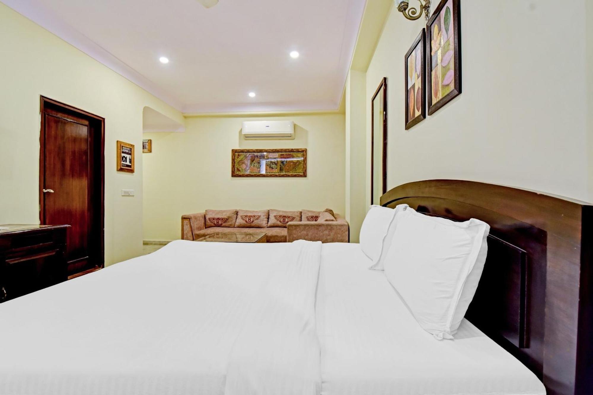 Collection O Hotel Four Boutique Kukas Εξωτερικό φωτογραφία